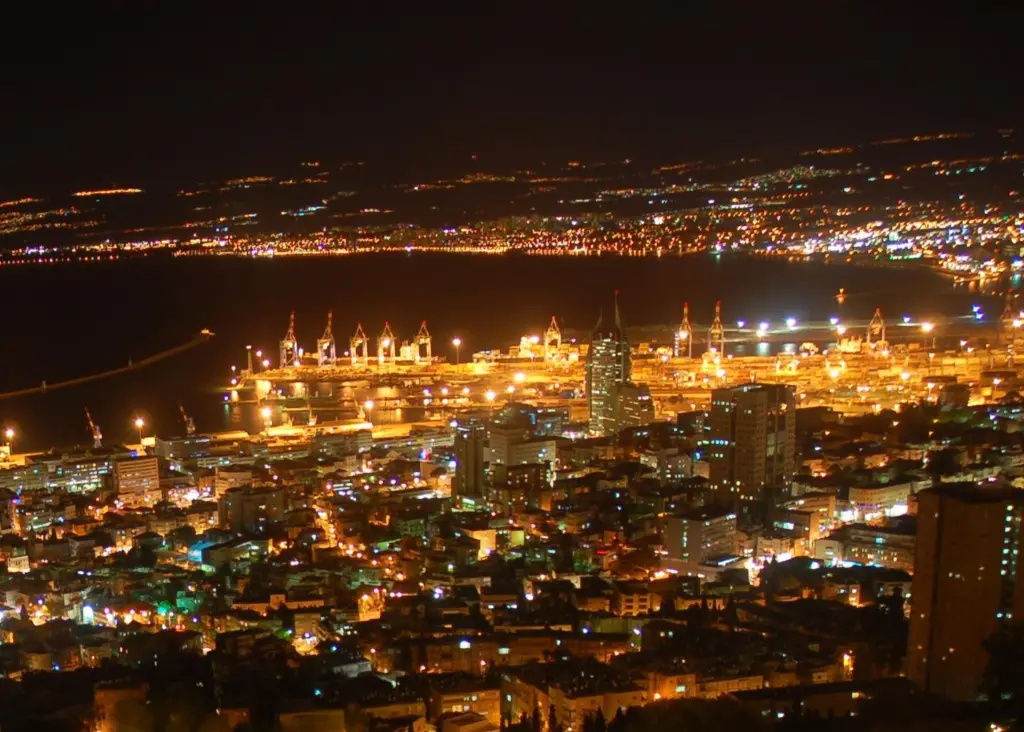 Check point: Israel's ports make use biometrics, scanning technology and security profiling for crew validation. Credit: David King