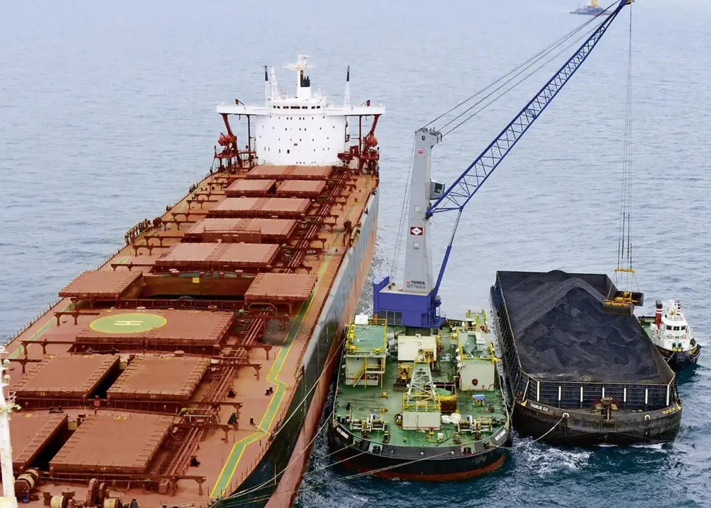 The cranes are of the G HPK 8200 B four-rope-grab variant for use off the coast of Kalimantan