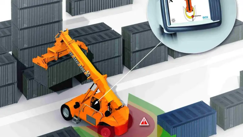 The Reach Stacker system alerts the operator to any obstacles behind the vehicle