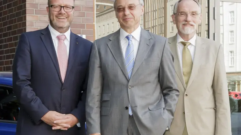 The parties will work together on the development, marketing and usage of LNG in-road transport and shipping