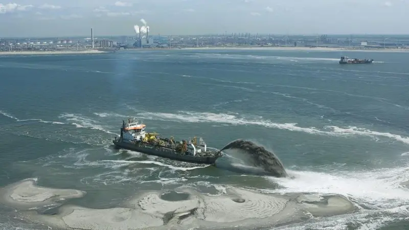 All together: dredging at Maasvlakte 2 is hailed as an 'outstanding feat of planning, innovation and co-operation'. Credit: Van Oord