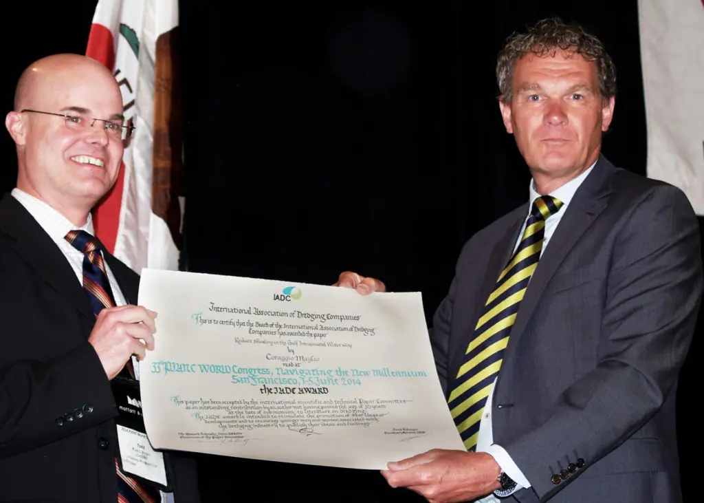Coraggio Maglio accepts the IADC Award