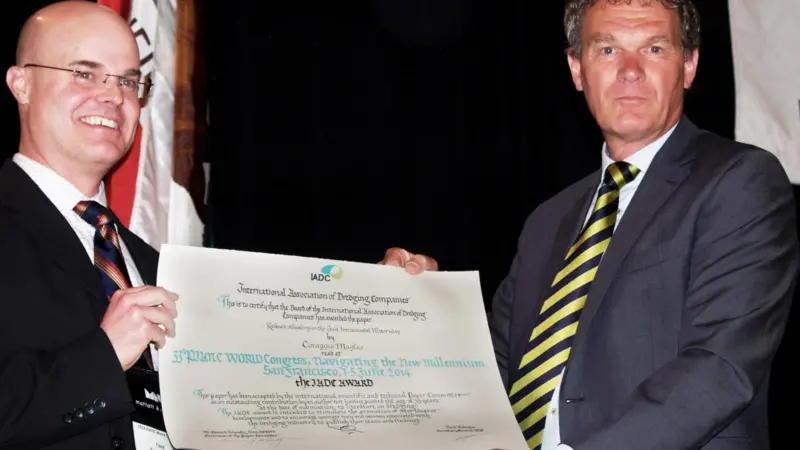 Coraggio Maglio accepts the IADC Award