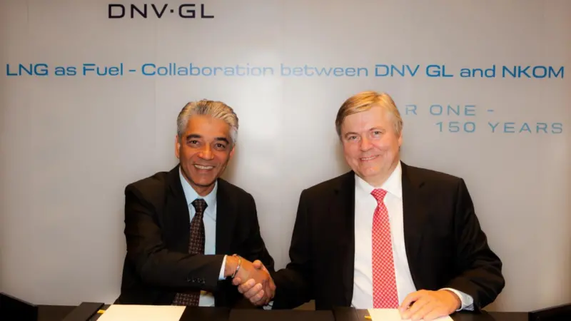 Chandru Rajwani of N-KOM and Henrik Madsen of DNV GL sign the MOU in Dubai