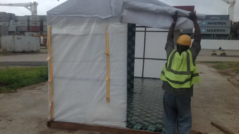 00_98638_Ebola-Tent-4