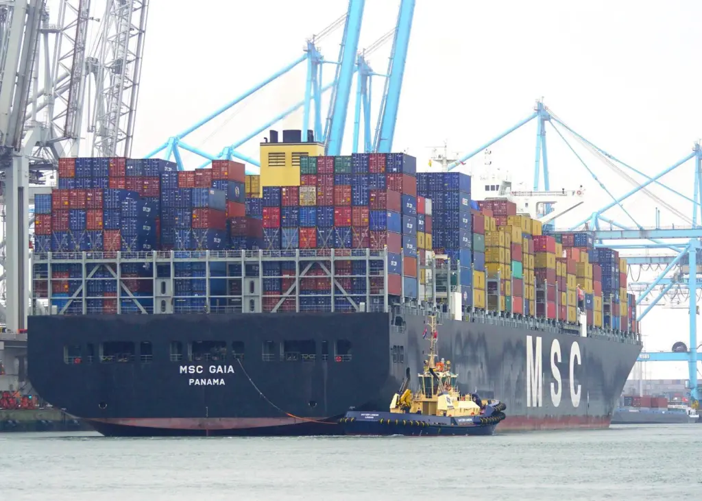 Teamwork: carriers need to look at the bigger picture. Credit: Kees Torn
