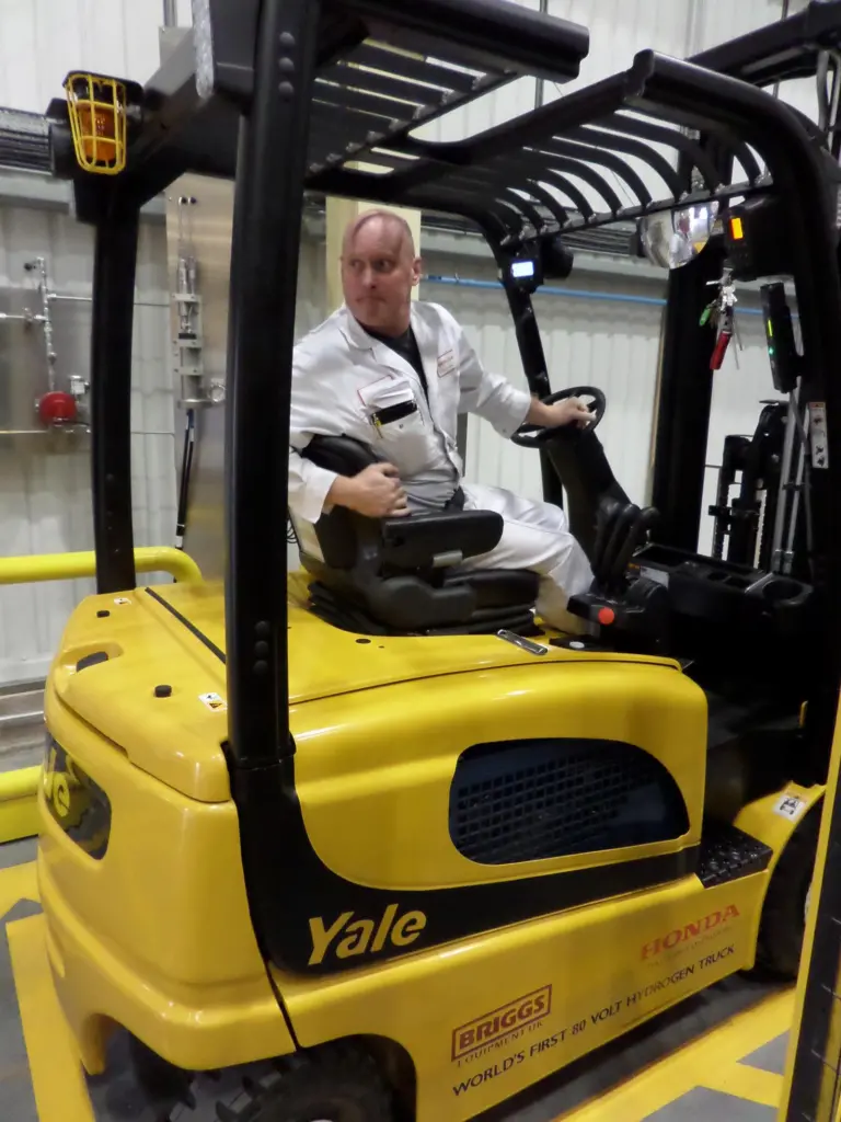 The new forklift features a fully integrated system that generates hydrogen from solar power via an on-site electrolyser