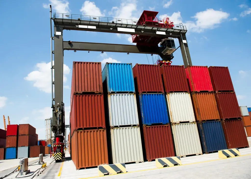 The electrification of rubber tyred gantry (RTG) cranes and other machines substantially reduces CO2 emissions