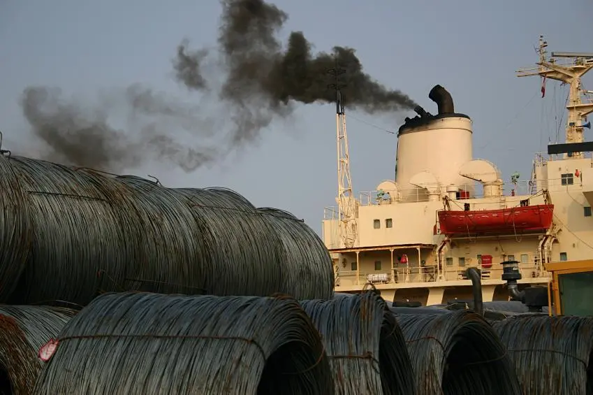 The report looks at ways to mitigate the negative impacts of global shipping and ports