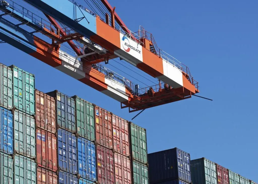 Familiarity: Eurogate sticks with its straddle supplier. Credit: Vielmo and EUROGATE