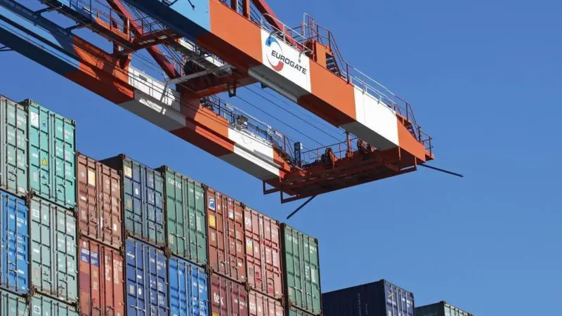 Familiarity: Eurogate sticks with its straddle supplier. Credit: Vielmo and EUROGATE