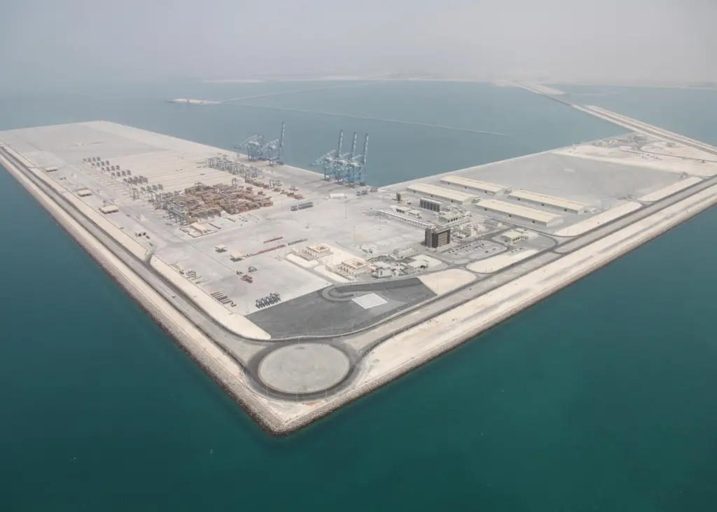 Financial partnership: ADT will now be able to invest in the required expansion of the terminal