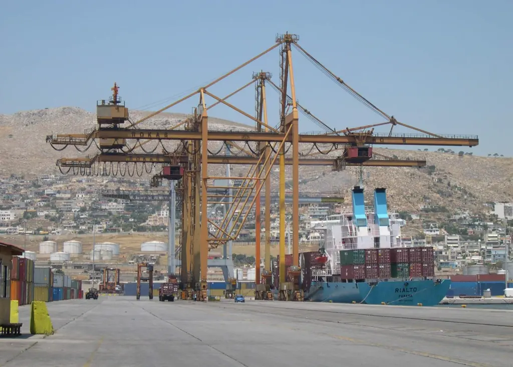 Plans to privatise Piraeus are on hold