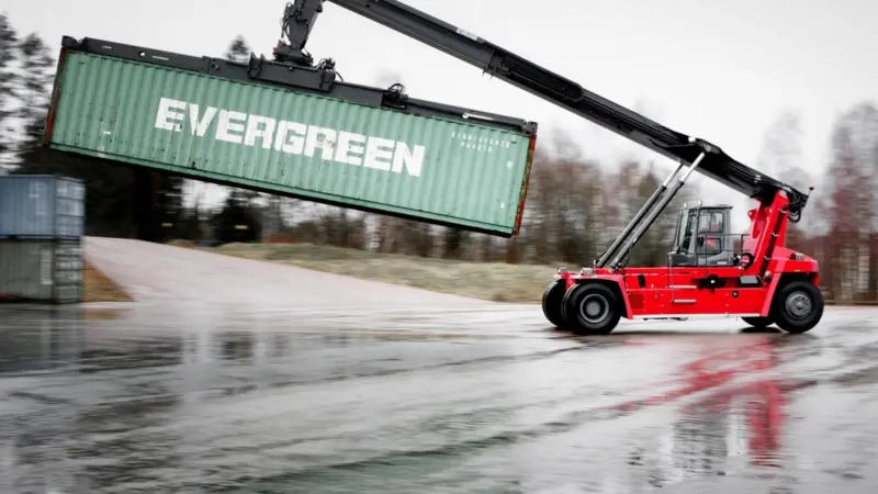 Container handling: The new Gloria Reachstacker DRG100 provides maximum power with minimum fuel costs
