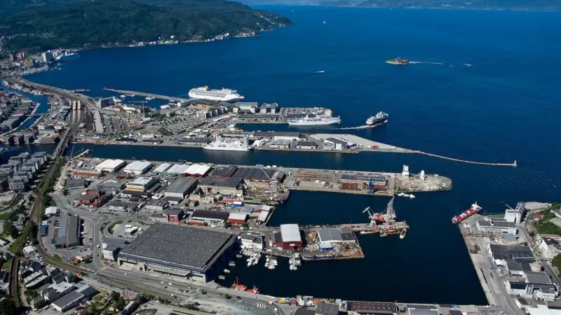 The Trondheim port basin project aims to restore the port basin to its desired depth and prevent the spread of contaminated sediments