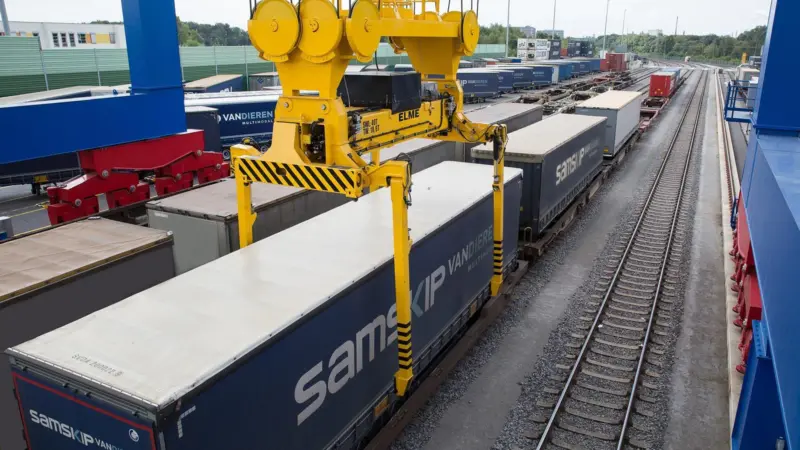 Samskip says the new service will save time, fuel cost and toll, and at the same time decrease CO2 emissions