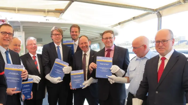 Rhine Port Group directors handed over the first edition of the LNG emergency and incident response study to the first Major of the City of Mannheim and dedicated chief of the fire department