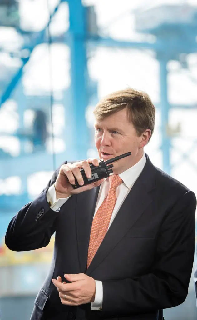 Blue blood: King Willem-Alexander officially opens APMT's Maasvlakte II terminal