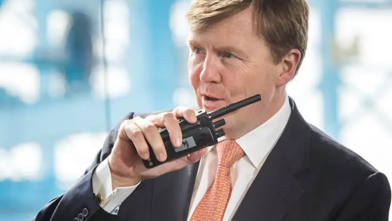 Blue blood: King Willem-Alexander officially opens APMT's Maasvlakte II terminal