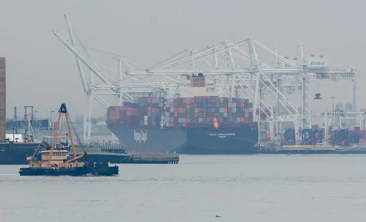 Boom: US East Coast ports benefitted from the West Coast problems. Credit: alh1