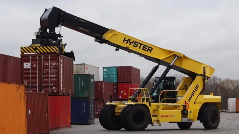 Packing Center Hamburg (PCH) now uses the latest generation of Hyster® RS46-36CH ReachStackers