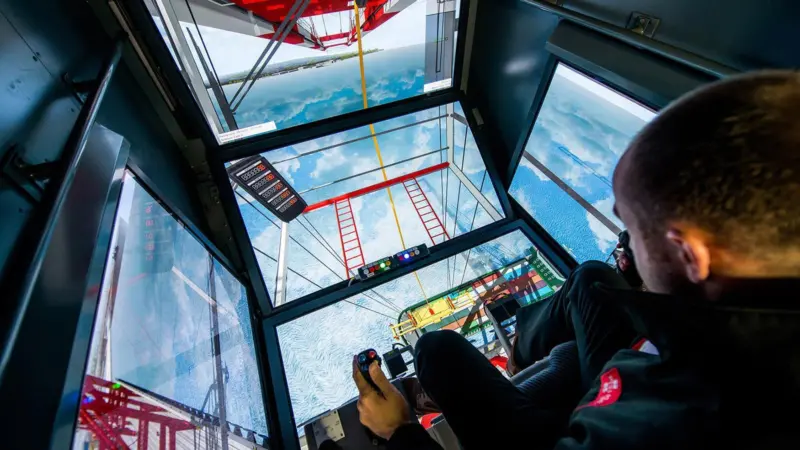 00_99194_Peel-Ports-Inside-the-crane-simulator-1