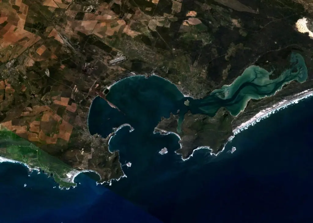 The LNG import facility is set to be built at the west coast port of Saldanha Bay. Photo: Júlio Reis