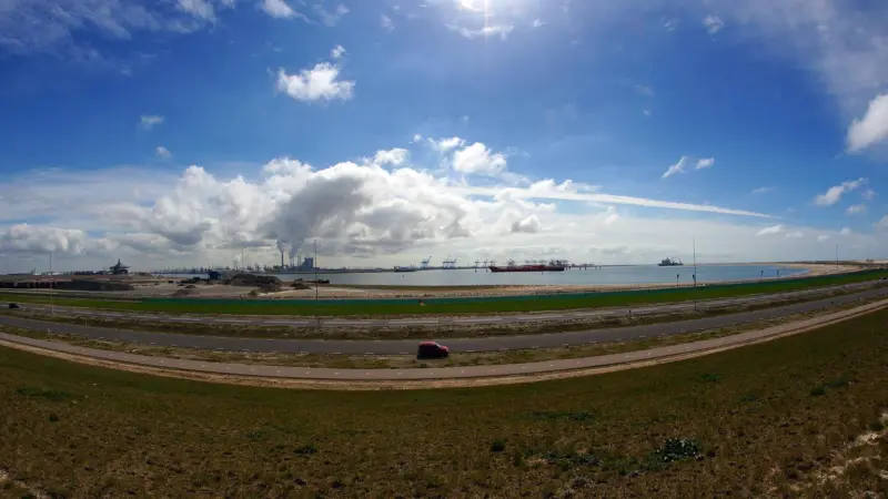 Strong arm: Rotterdam had to meet sustainability targets in its construction of Maasvlakte II. Credit: Kees Torn