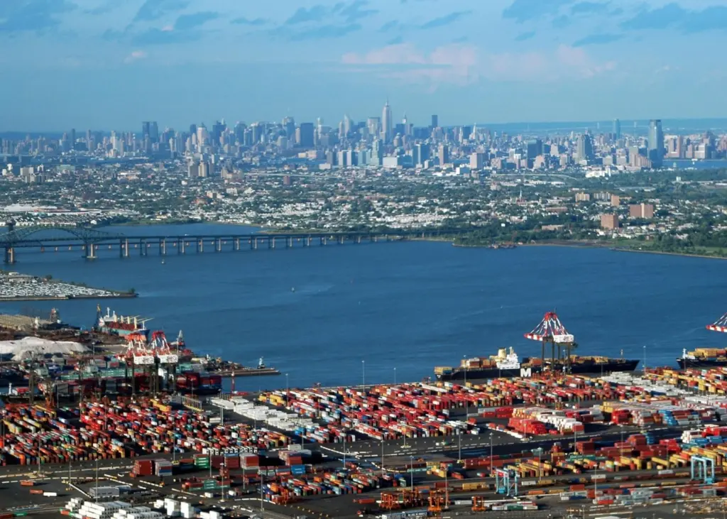 The Port Authority has approved the construction of a major ship-to-rail facility