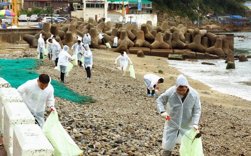 PSA organised a multitude of projects to beautify the environment, such as cleaning up local parks and beaches