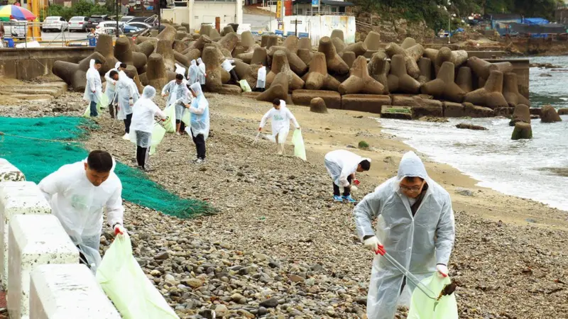 PSA organised a multitude of projects to beautify the environment, such as cleaning up local parks and beaches