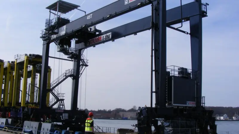 00_99488_RTG-at-Port-of-Kiel