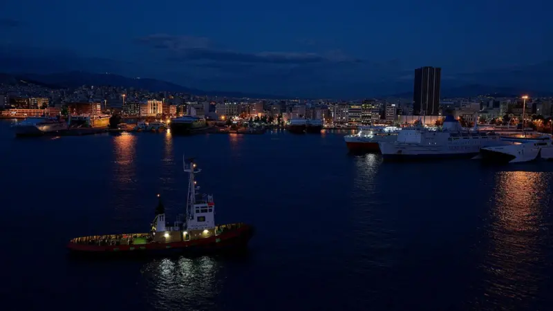 No vessel movements will take place during the strike period