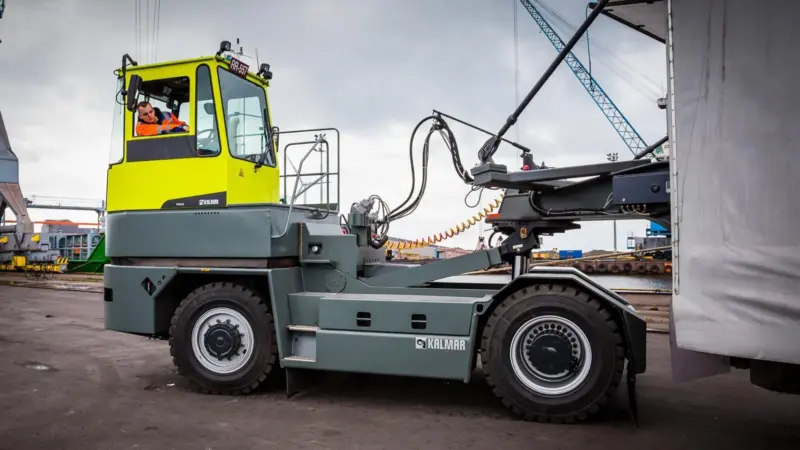 Sustainability goal: The order includes four Kalmar TR618i terminal tractors