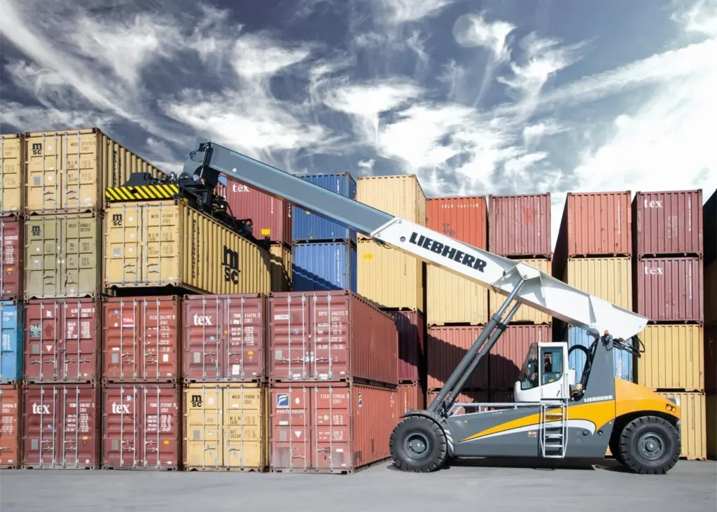 The Port of Ravenna has recently acquired a Liebherr LRS 545 reachstacker