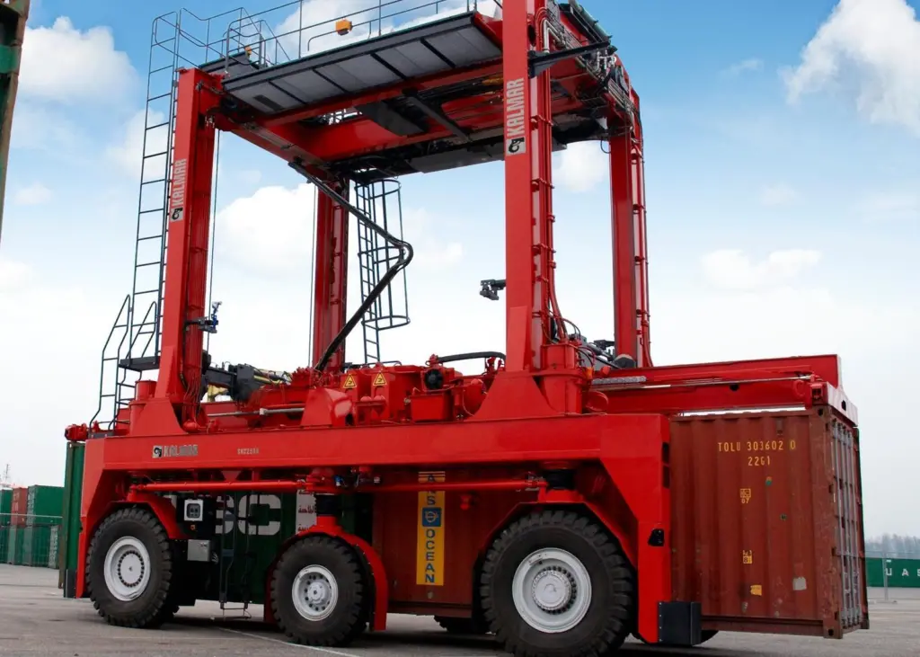 Kalmar shuttle carrier