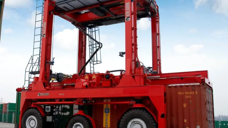 Kalmar shuttle carrier