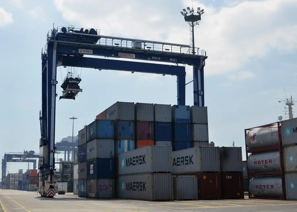 The machines will be operated in two container terminals in the Port of Alexandria