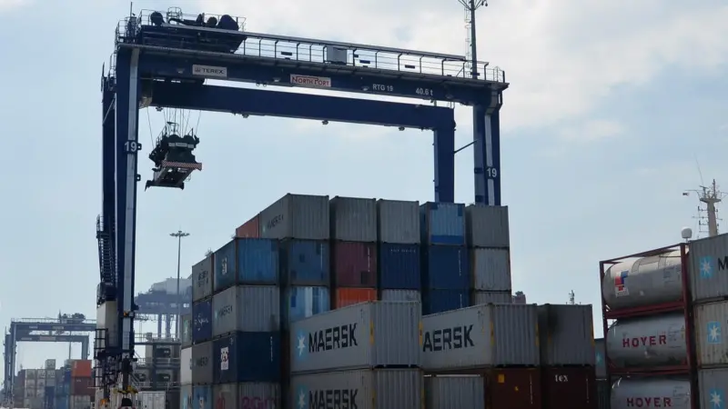 The machines will be operated in two container terminals in the Port of Alexandria