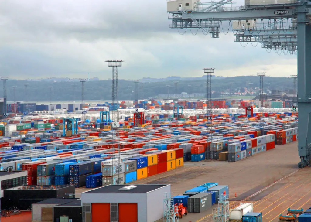 Container terminals will face financial challenges. Credit: Guillaume Baviere, Flickr