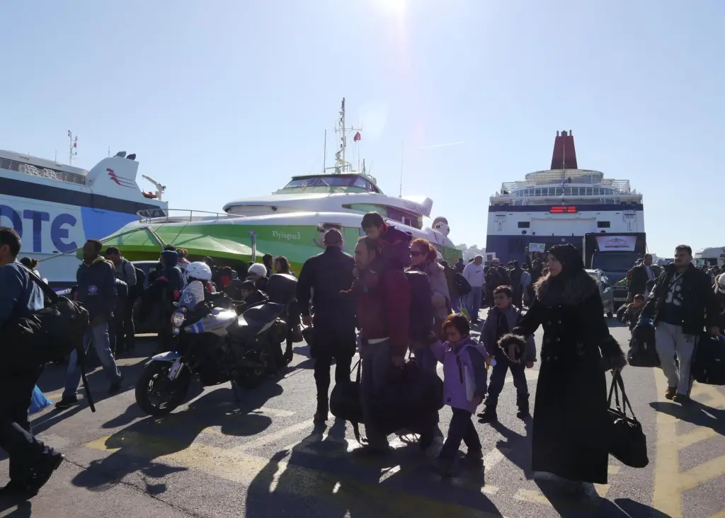 Piraeus Port flooded with refugees. Credit: Nonviolent Peaceforce
