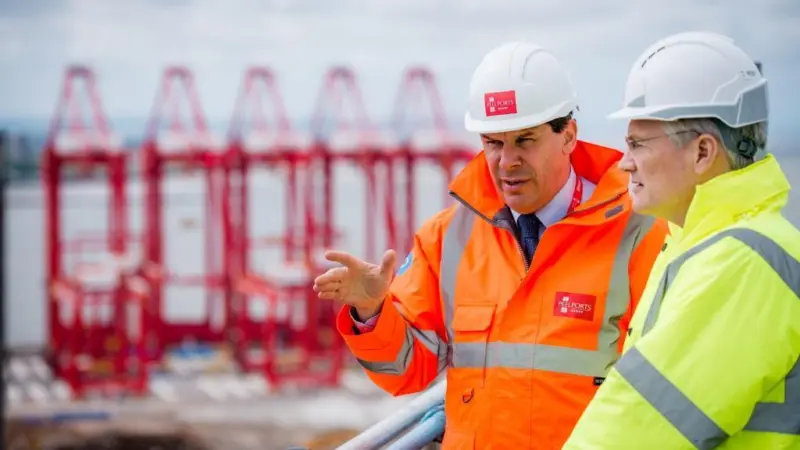 Peel Ports welcomes UK Transport Minister, Andrew Jones MP to Port of Liverpool to view the latest developments at Liverpool2