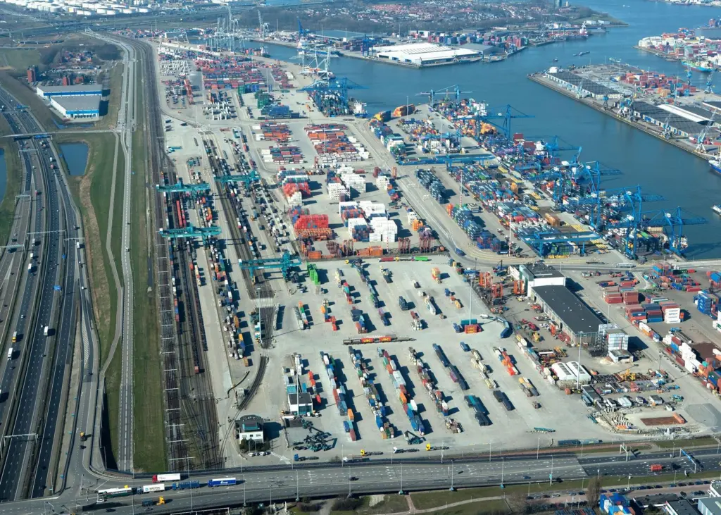 The Port of Rotterdam - now better connected to France thanks to regular rail and inland shipping links