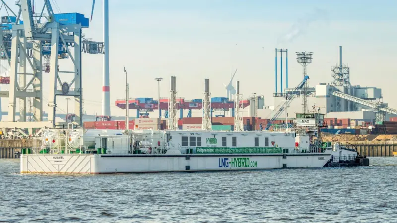 Becker Marine Systems' LNG hybrid barge, the HUMMEL, is entering its second year of operation at the Port of Hamburg