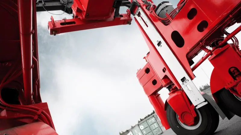The Kalmar straddle carriers will be delivered in Q3 2016