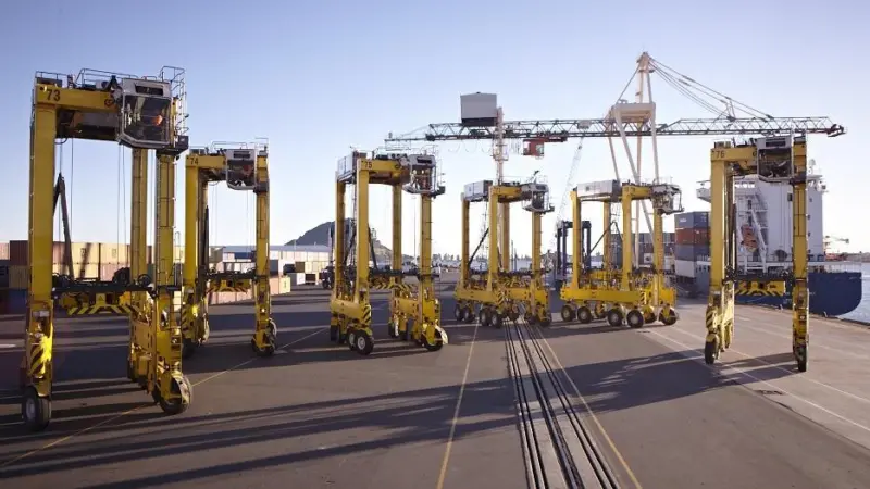 The Port of Tauranga has placed an order for eight Kalmar diesel-electric straddle carriers