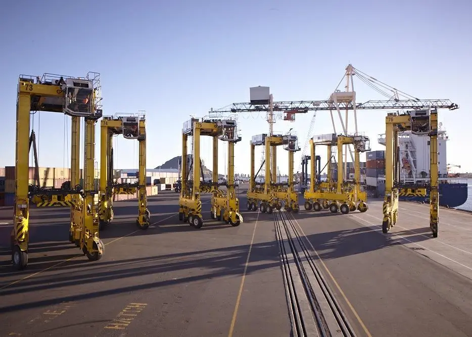 The Port of Tauranga has placed an order for eight Kalmar diesel-electric straddle carriers