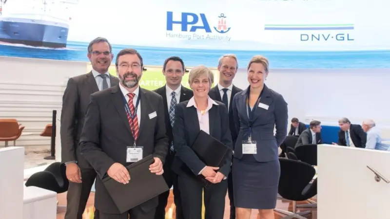00_100548_HPA-Signing