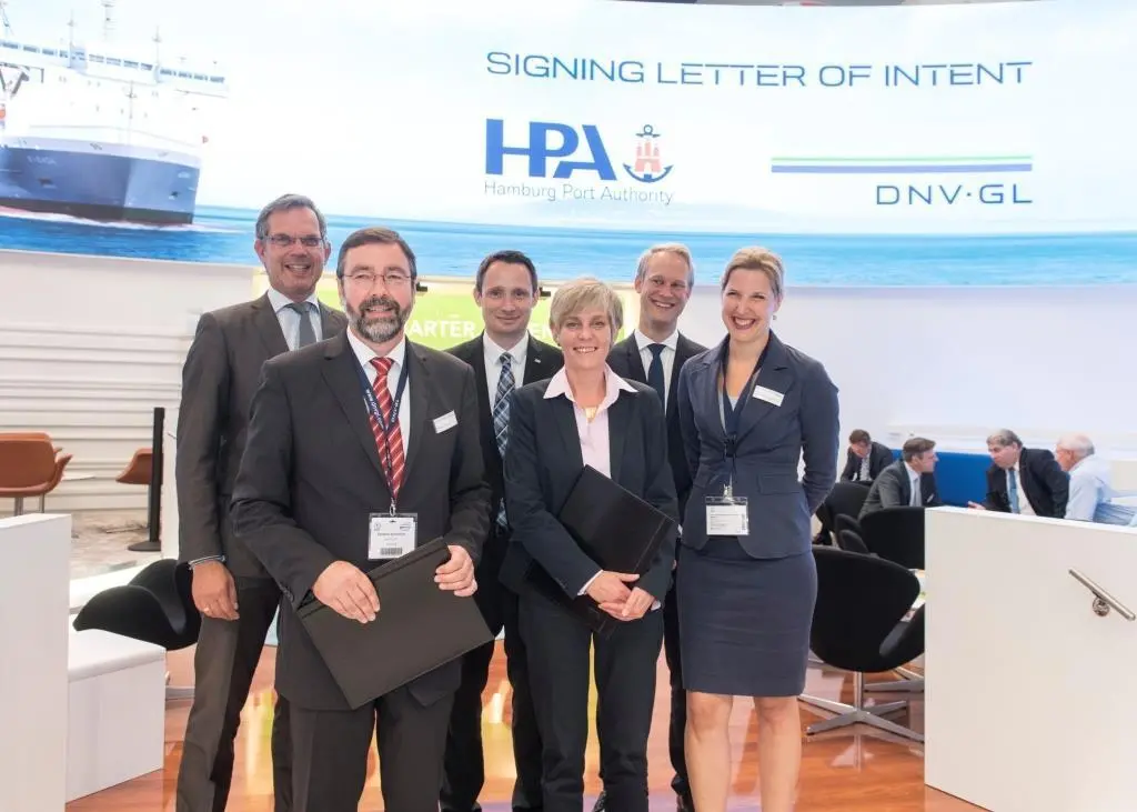 00_100548_HPA-Signing