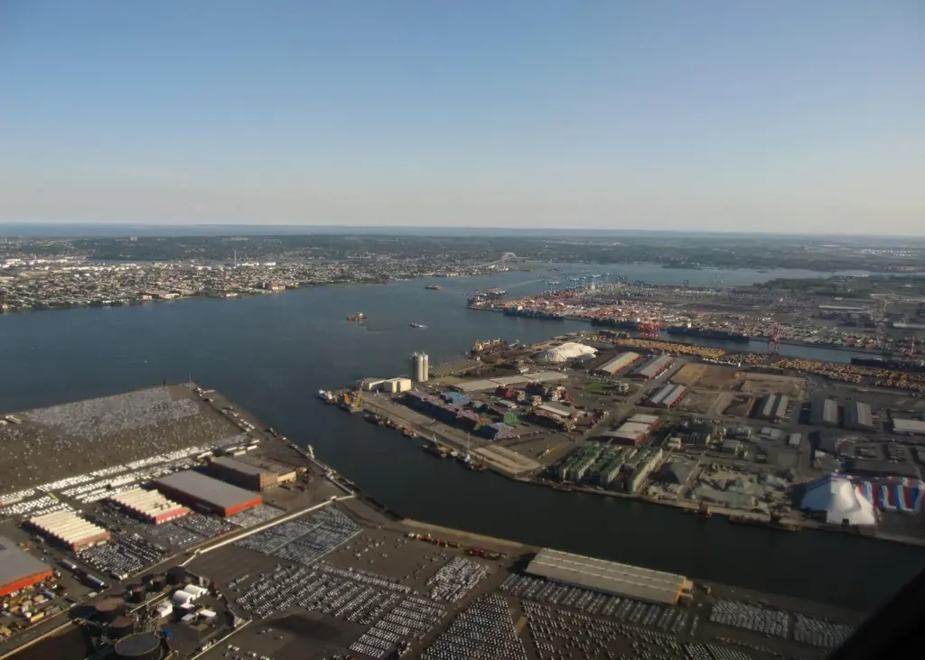 Connections: PANYNJ is making more of its rail links. Credit: Ken Lund